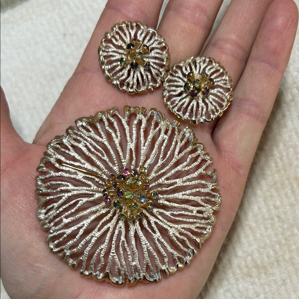 Park Lane 50’s Gold-Tone Floral Brooch and Clip Earrings with Glowers!